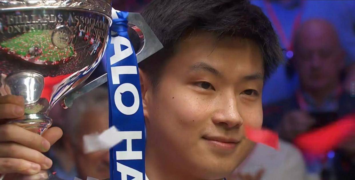 赵心童昨天晚上夺冠了，熬夜在肖国栋直播间看比赛，张安达风趣现身果冻住处，解说氛围轻松幽默令人愉悦