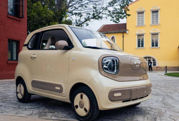 新年BBA大降宝马7系约降27万：不攀比了豪车卖不动能代步就行了