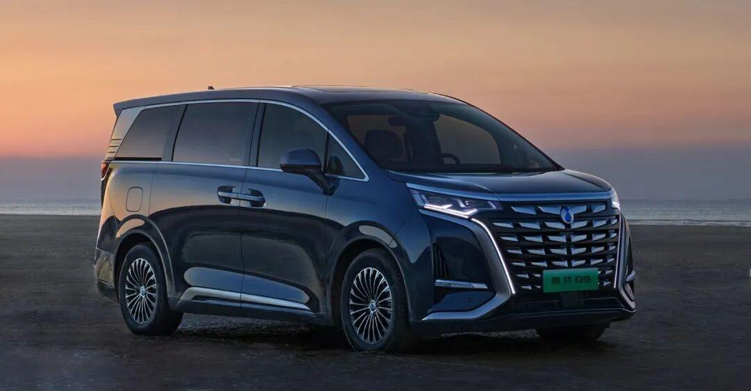 持续统治新能源MPV市场!腾势D9展现全能实力