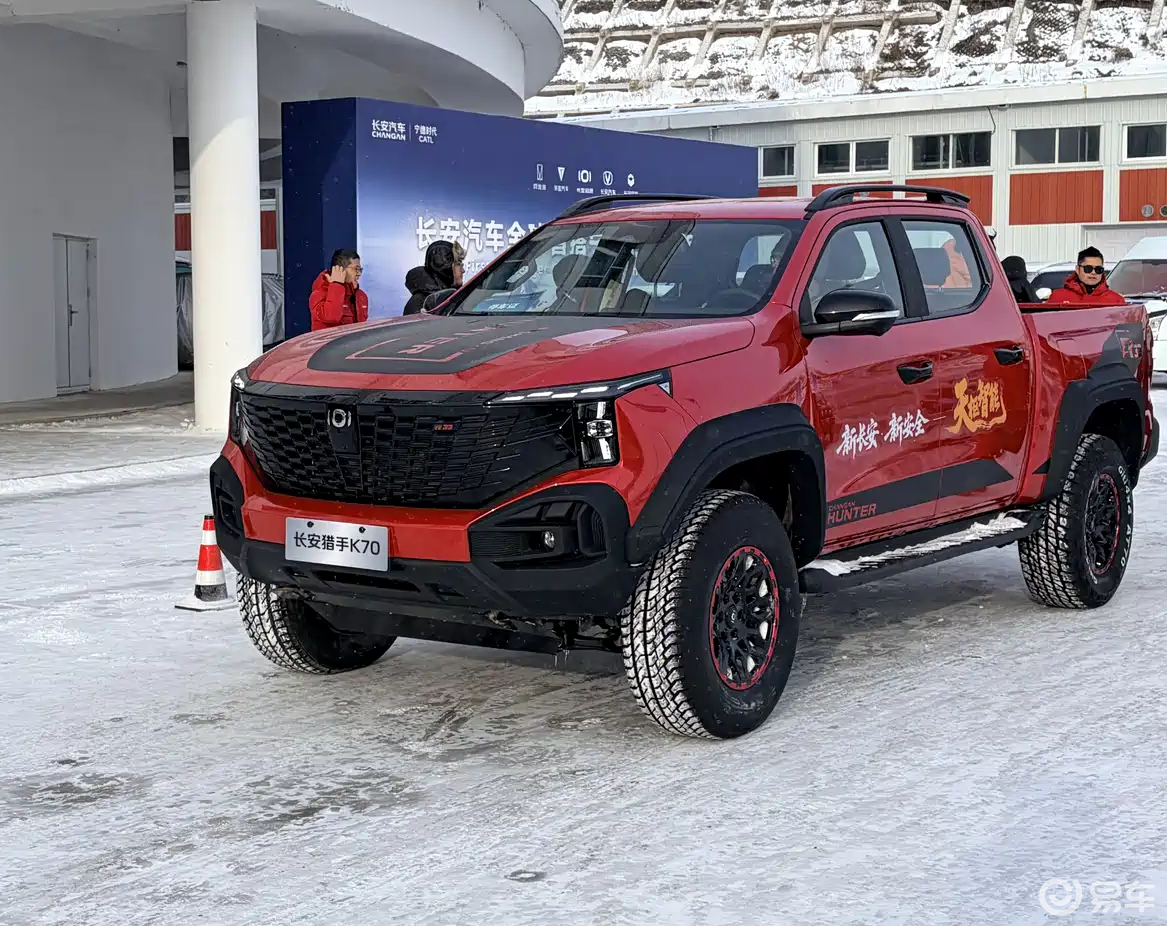 长安猎手K70皮卡首发亮相，越野涂装视觉效果有一定冲击力