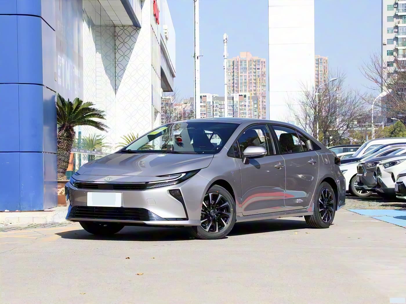 20万内五座三厢轿车实力派横评：从经典燃油到智能混动