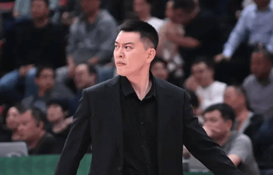 杨鸣：我们的防守就是退一步&手一扬，实际上没有任何干扰