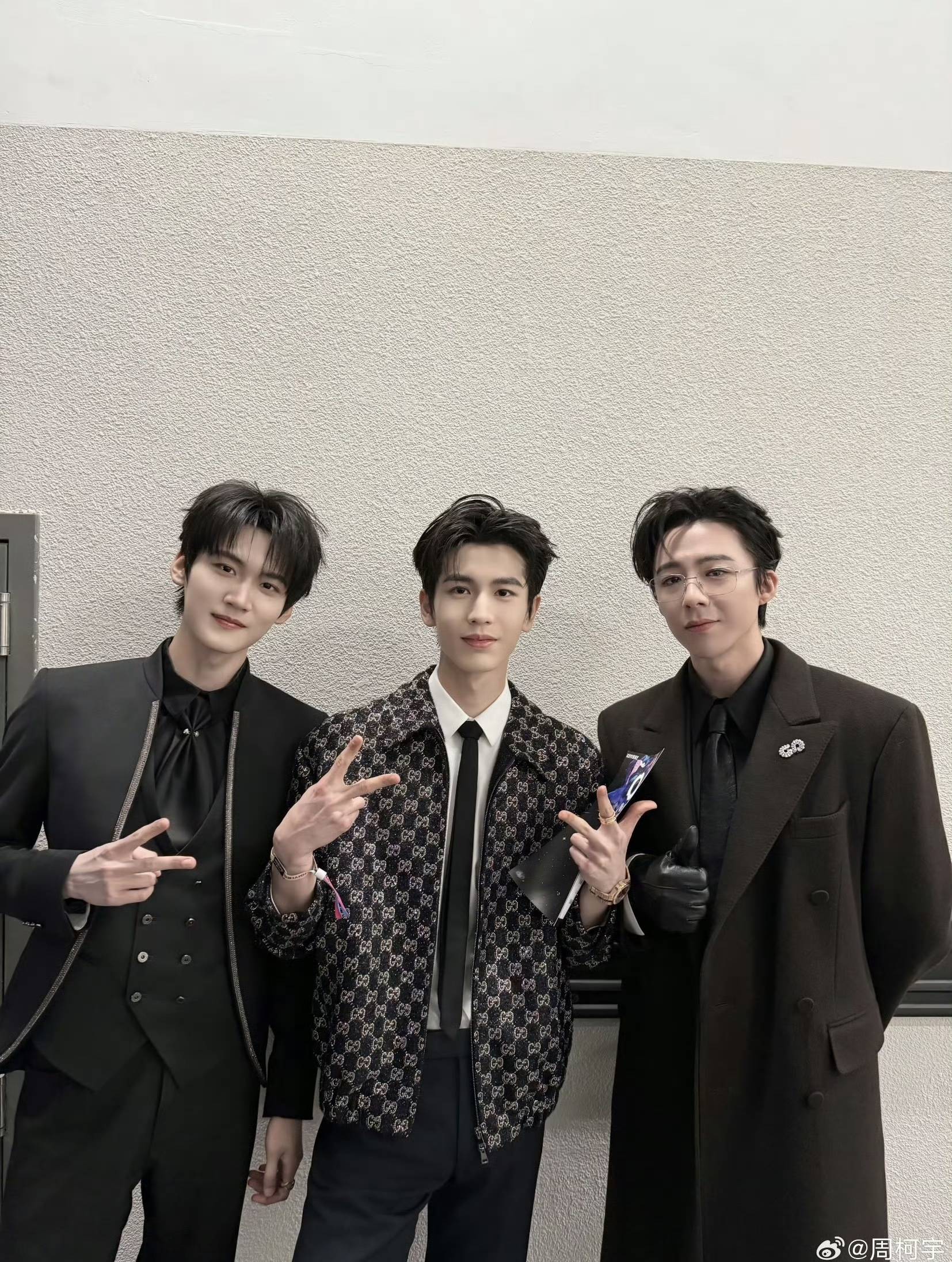 周柯宇偷偷给刘宇宁修法令纹，网友笑疯：你人还怪好的嘞！