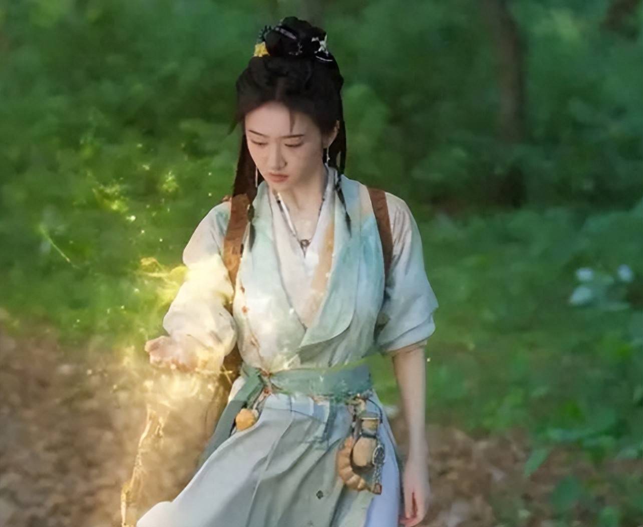 四海重明景甜擅长用毒的古怪医师,张凌赫逐出师门的前任帝君