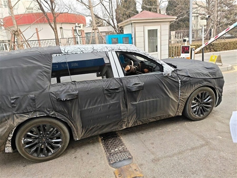 新一代理想L9曝光，方向盘显示屏取消