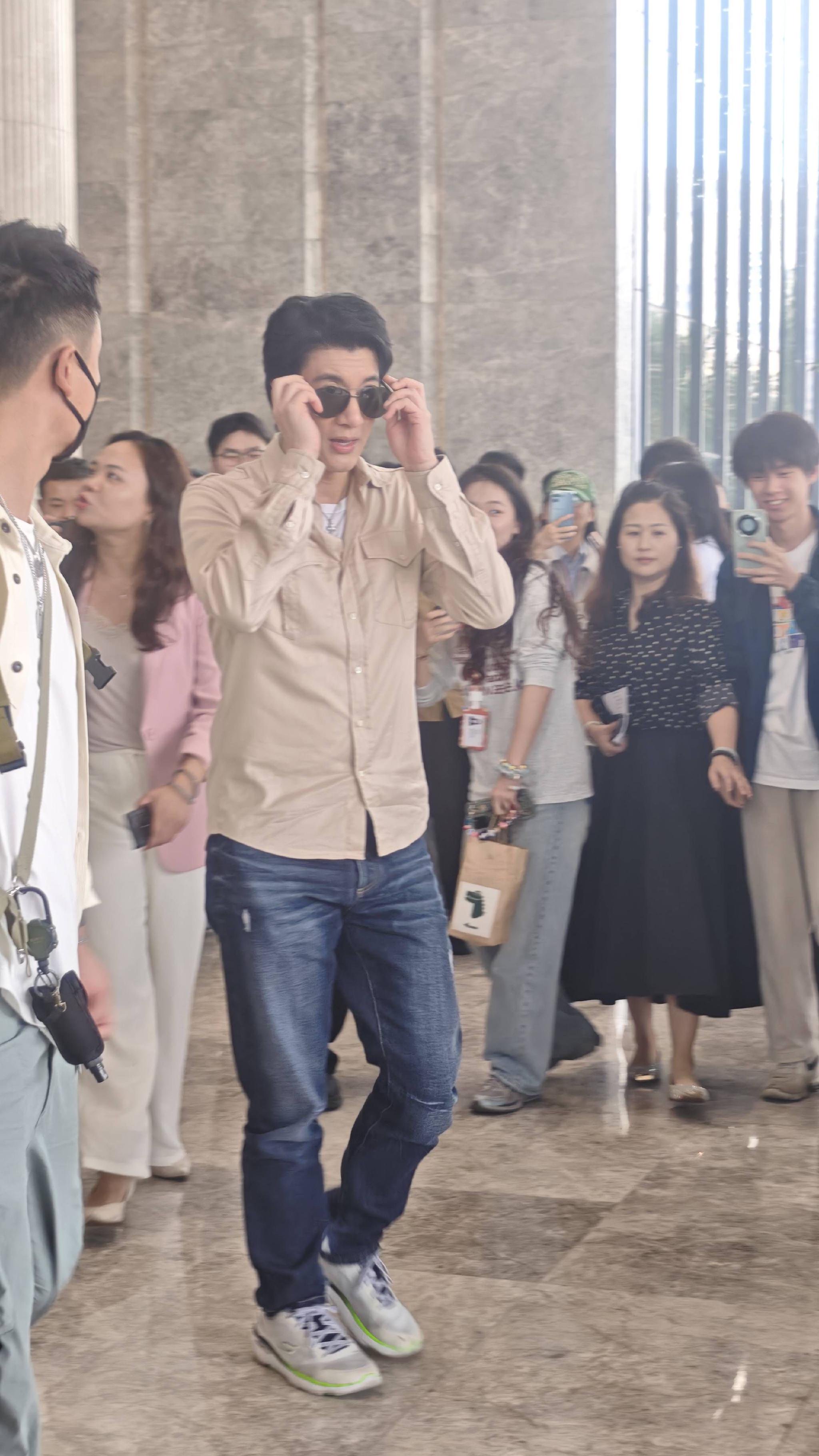 比亚迪迎来王力宏