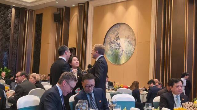 德国总理访华期间中德车企深化合作，零跑汽车与宝马集团交流引关注|stellantis|齐普策|杭州市|朱江明|浙江省_新浪新闻
