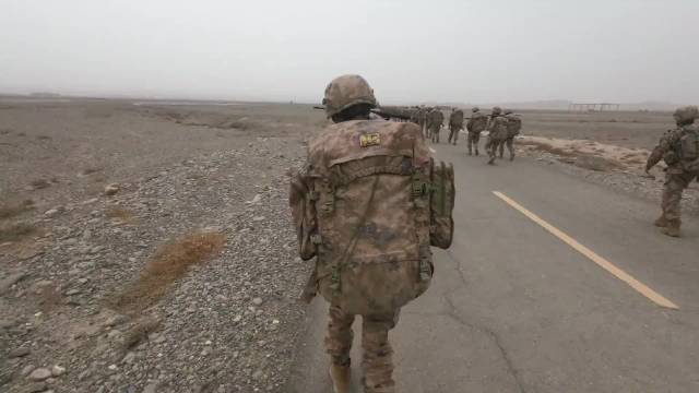 武装越野，穿插战术必备素质