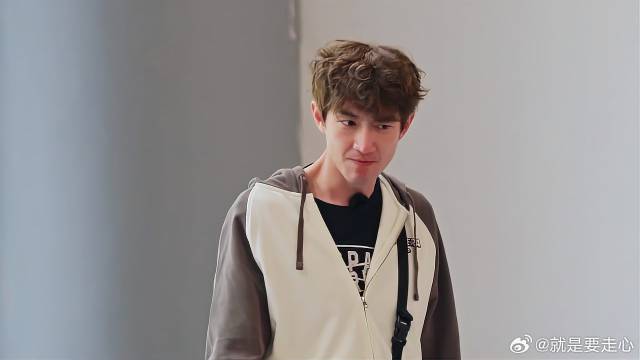 难怪刘亦菲扛不住！林更新做法让人感动，人性被完全拿捏！