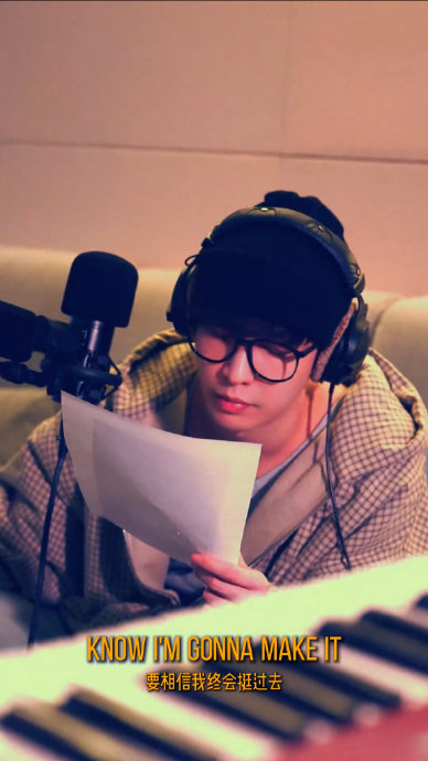 张艺兴化身职场新人“小张”，自导自编自剪引爆全网共鸣