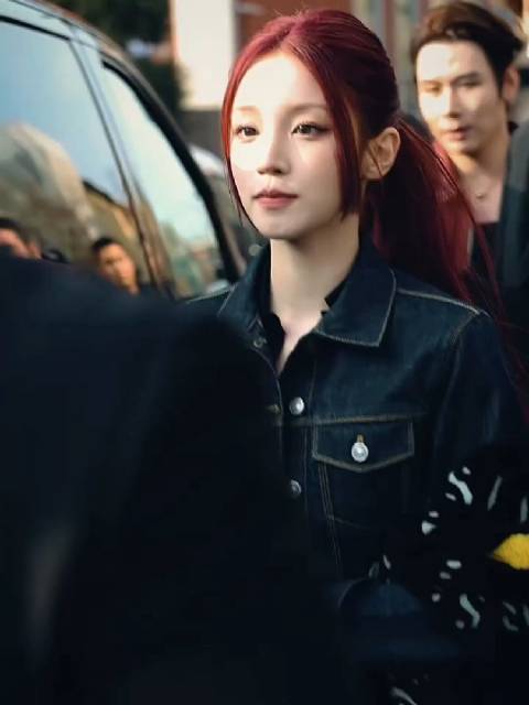 宋雨琦米兰时装周Fendi秀场路透，好美的雨琦 ×