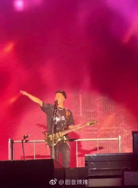 谢霆锋容祖儿Twins古巨基李克勤等近60人合唱震撼全场