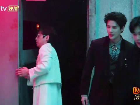 王安宇沉浸式演绎获赞，何炅时间回溯技能引爆大侦探