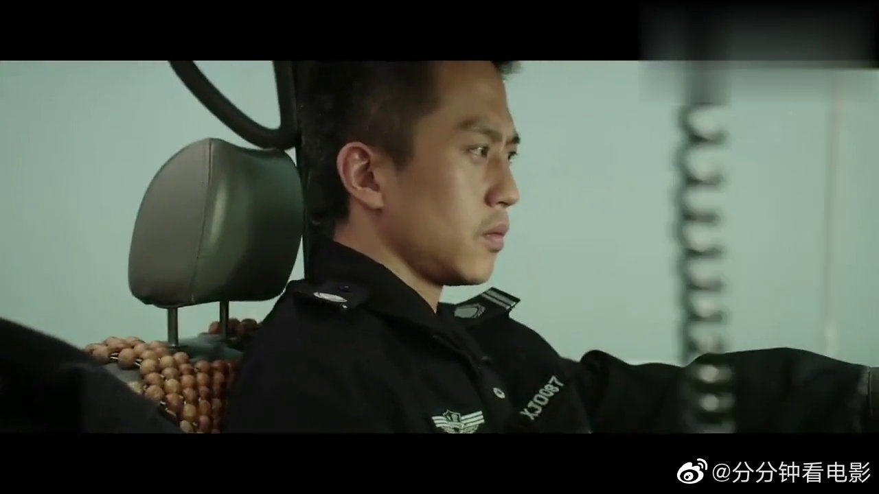 超哥胆可真大，杀了人还敢在警察眼皮子底下生活，当了协警