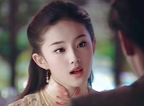 刘亦菲五官精致灵动似动画公主