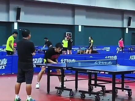 刘国梁指导张继科片段曝光，张继科问会打球嘛笑点密集