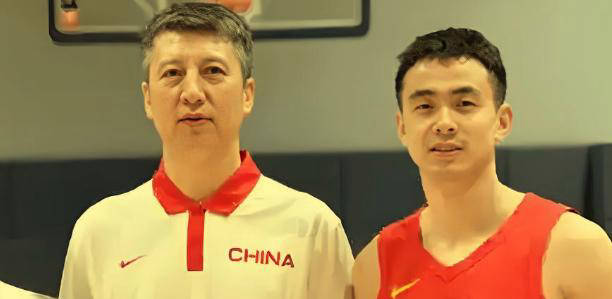 杨鸣深夜发声力挺中国男篮!队长仍是赵睿，最强首发阵容锁定五虎将_赵继伟_张镇_防守