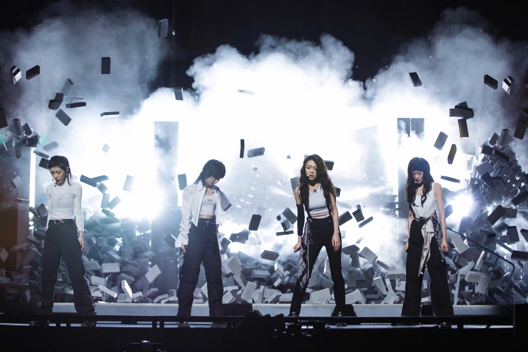 《乘风破浪3》首次公演亮相,黄小蕾吴莫愁遭淘汰