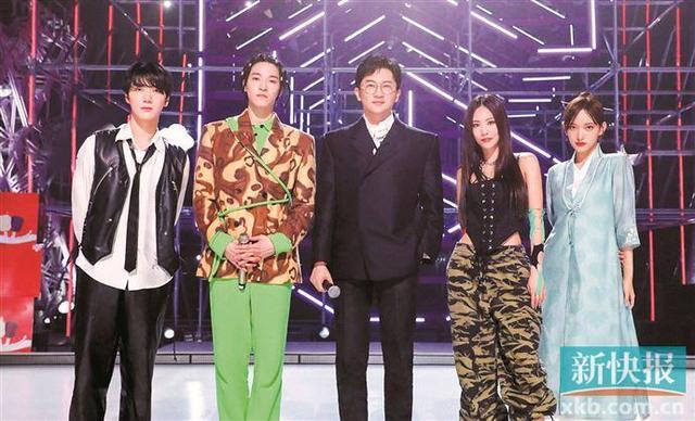 《了不起！舞社》开播 王霏霏程潇斗舞引全场尖叫