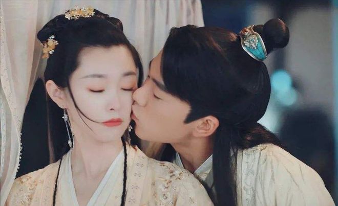 全剧就一场吻戏，郭麒麟开心的是遇到宋轶，刘冠霖感激的是郭麒麟