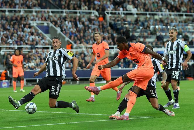 又相遇了!本赛季欧冠巴萨曾2-1纽卡,拉什福德梅开二度