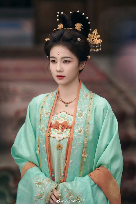 宋雨琦说喜欢白鹿李佩仪妆造 纯粹情谊引共鸣