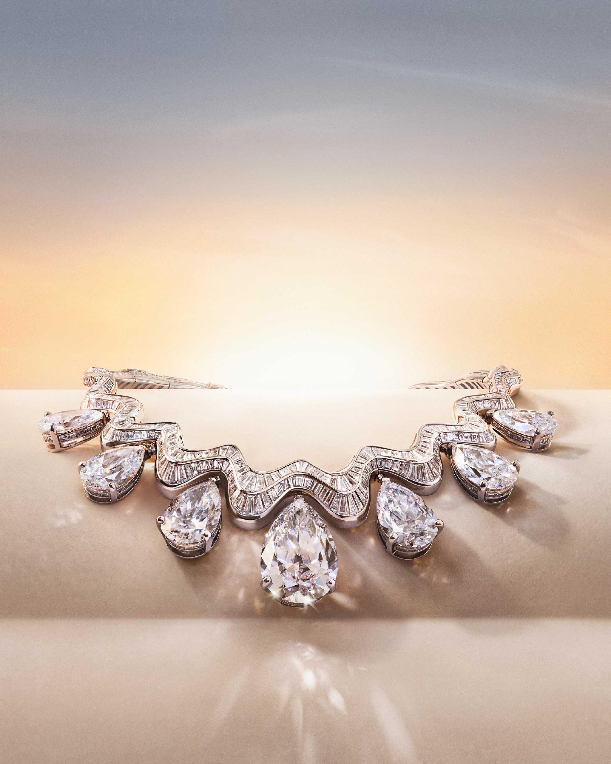 华彩永续　无尽蜕变BVLGARI宝格丽携手全球品牌代言人安妮·海瑟薇、赞达亚、刘亦菲倾情演绎2024全新品牌大片