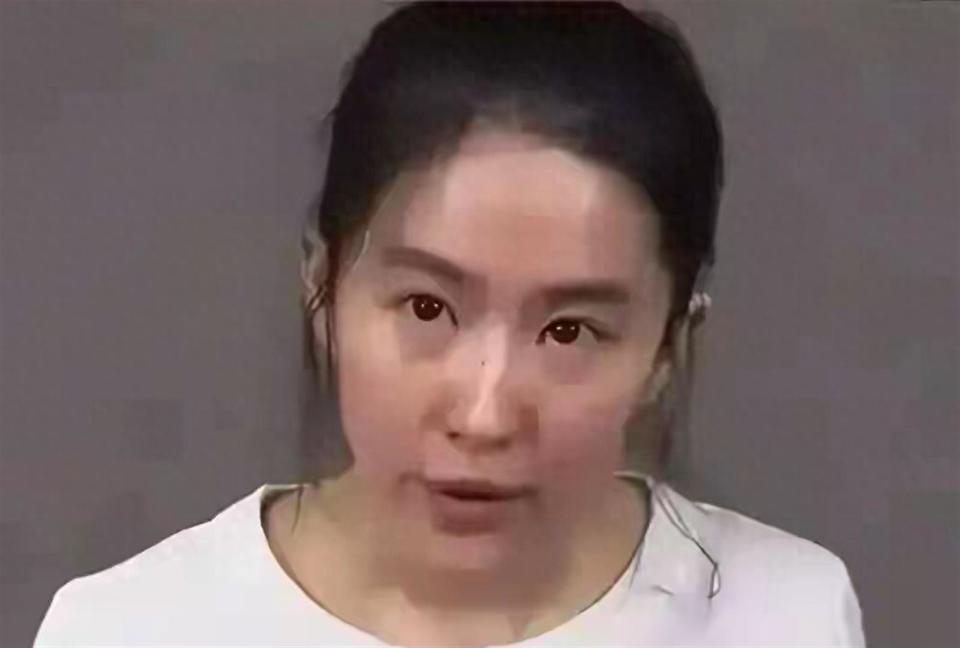 刘亦菲素颜出镜，与路人无差别，网友:这才是真实状态