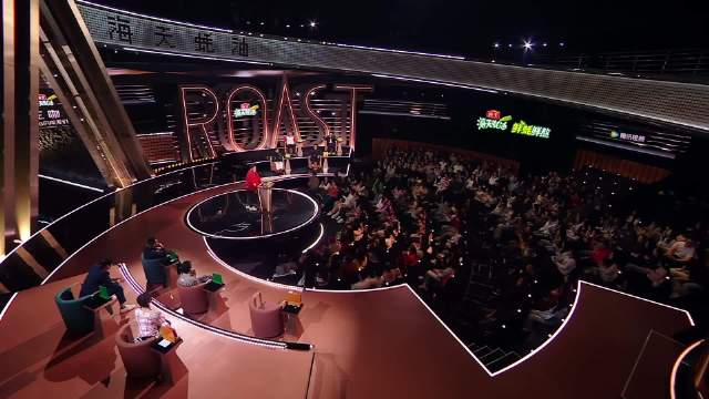 王晶称唐国强曾是时代美少年，与挖掘机梗深度捆绑