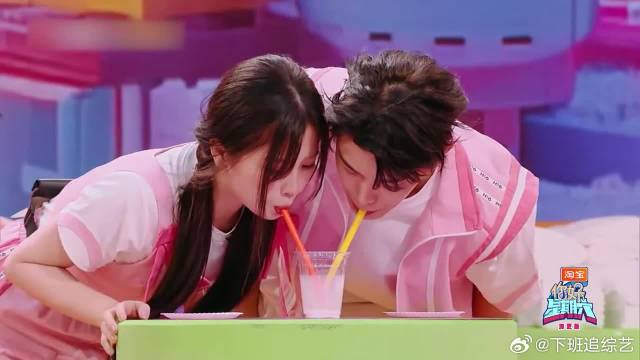 甜炸了！虞书欣丁禹兮同喝一杯奶茶，情侣实锤无疑