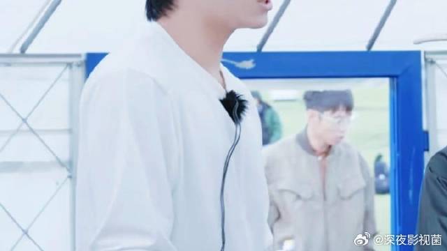 邵子恒刚想展示厨艺，下一秒就把自己弄伤了