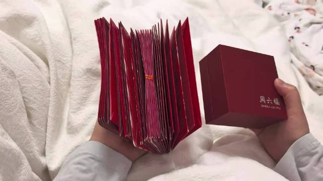 重庆女子数红包数到手软，网友直呼羡慕