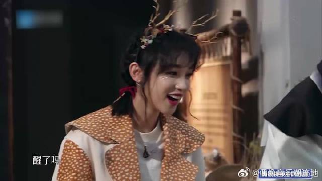 被宋雨琦砸脑袋，下秒杨颖把怒火全发泄到李晨身上！