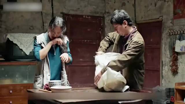 只因妻子没做晚饭，悍匪张克寒把抢来步枪的枪口对准了妻子