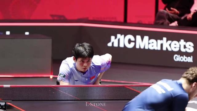 这颗球虽没得分，但同样赢得了现场的掌声与鼓励，为了救球，磕手又磕脚的