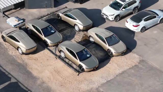 特斯拉Cybercab量产冲刺，无方向盘车型曝光