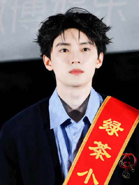 好权威的一张脸