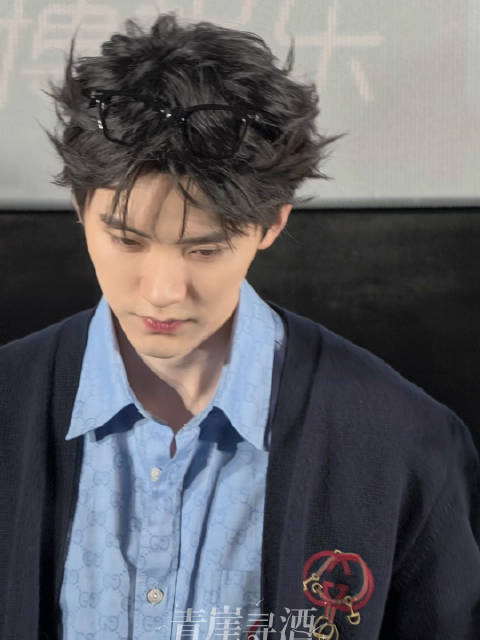 这个周翊然今天真的帅得有点过分了