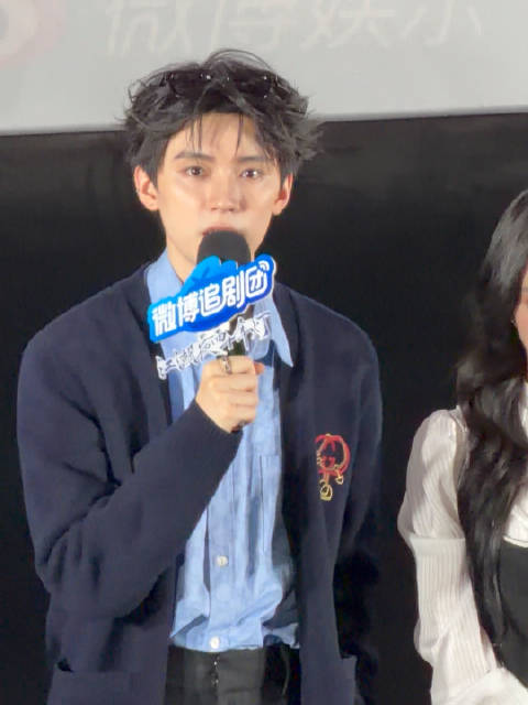 周翊然回应海外粉丝热情，江湖夜雨十年灯多国霸榜