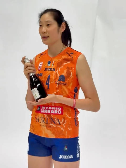 朱婷参与科内利亚诺赞助商拍摄日花絮曝光