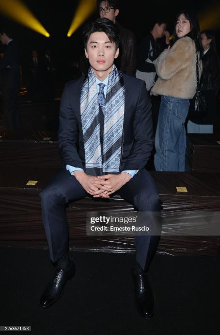 汪顺的这次时装周造型引发了怎样的网络反响和时尚评价？