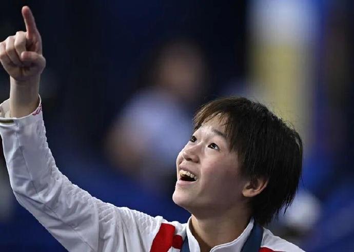 全红婵目前在暨南大学的学习和训练是如何平衡的？