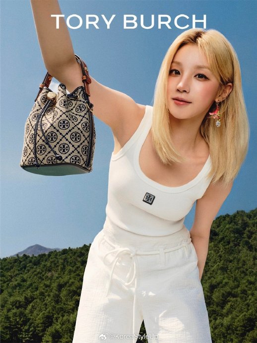 宋雨琦这组精致如BJD娃娃的造型，具体是什么品牌的广告？