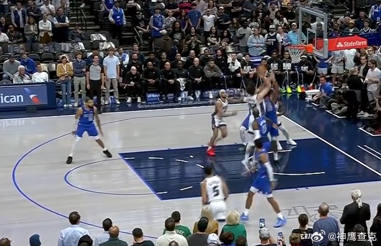 阿丘瓦29+12+7前板统治比赛，关键攻防解析胜独行侠