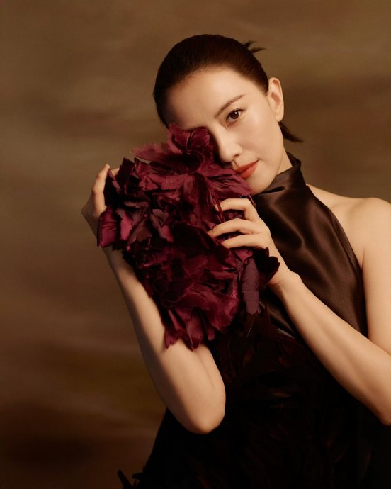 朱婷为何选择穿T恤牛仔裤这种简约装扮走秀？