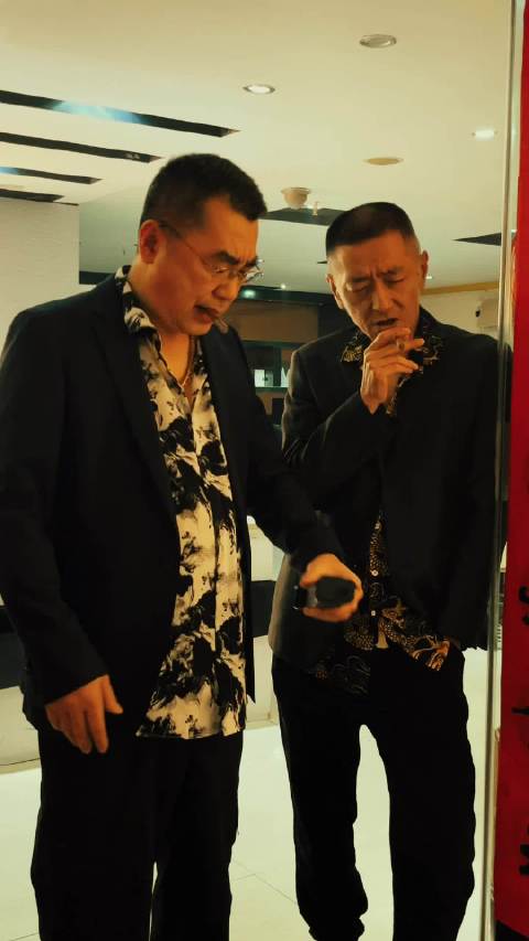 都叫你不要开马自达