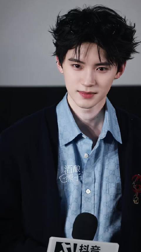 周翊然亮相引粉丝赞叹