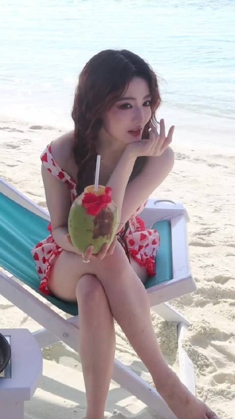 徐璐最新海边氛围大片 璐璐美的很出圈