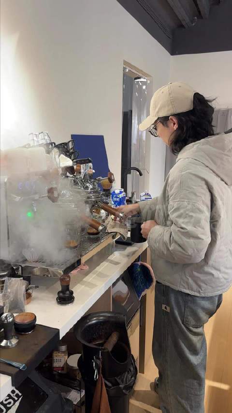 俺们淄博丨淄博老街巷里的咖啡香，博山城西的春天有点甜