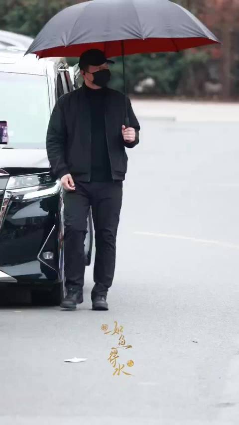 虞书欣《云初令》上班进妆路透 墨镜高马尾All BLACK COOL GIRL 各种饭撒